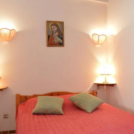 Maison 5 Pieces, 8 Couchages, Terrasse, Proche Et Commerces - Pierre La - Fr-1-229d-240 * Saint-Pierre-la-Mer (Aude)