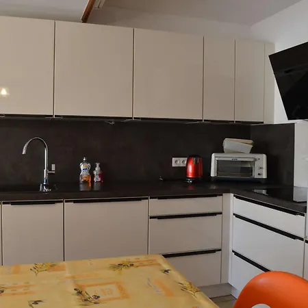 Holiday home Maison 5 Pieces, 8 Couchages, Terrasse, Proche Et Commerces - Pierre La - Fr-1-229d-240